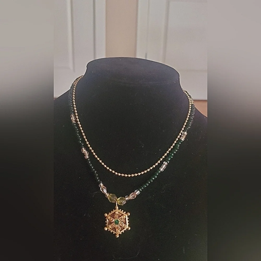 Hand made Necklace. 🌴